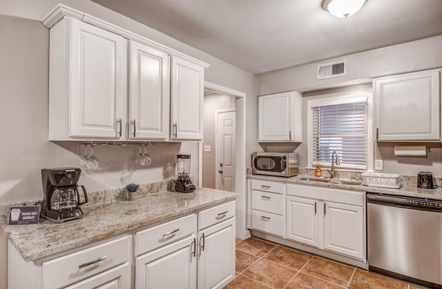 4850 FLAMINGO RD, Memphis, TN 38117