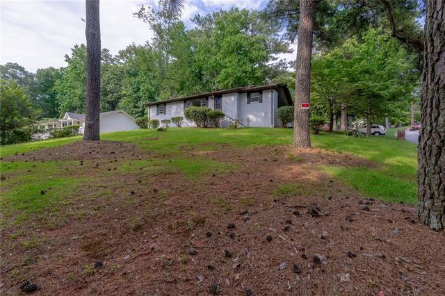 5207 Dixie Lake Road, Union City, GA 30291