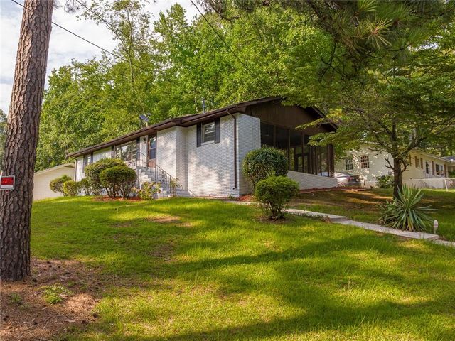 5207 Dixie Lake Road, Union City, GA 30291