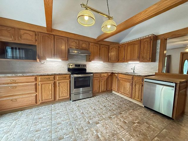 482 Clarendon Avenue, West Rutland, VT 05777
