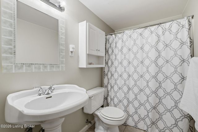 706 N Arbor Dr, Anchorage, KY 40223