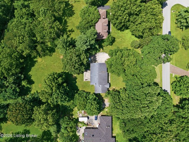 706 N Arbor Dr, Anchorage, KY 40223