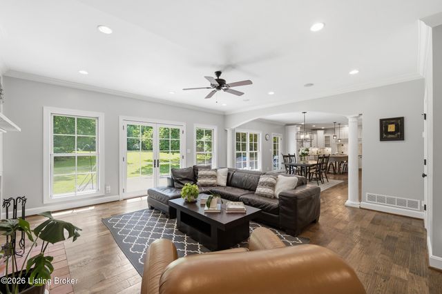 706 N Arbor Dr, Anchorage, KY 40223