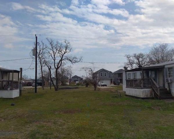 143 Flamingo Bight N, Baytown, TX 77523