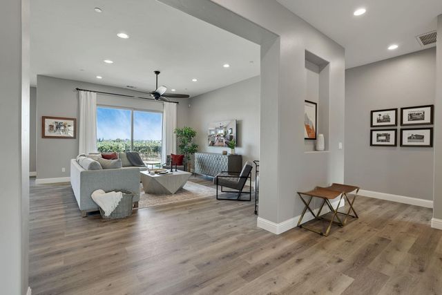 9467 E Jahant Rd, Acampo, CA 95220