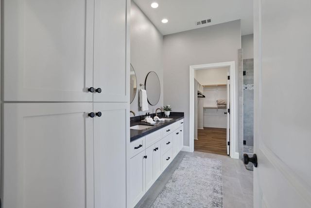 9467 E Jahant Rd, Acampo, CA 95220