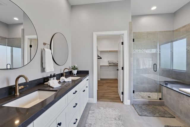 9467 E Jahant Rd, Acampo, CA 95220