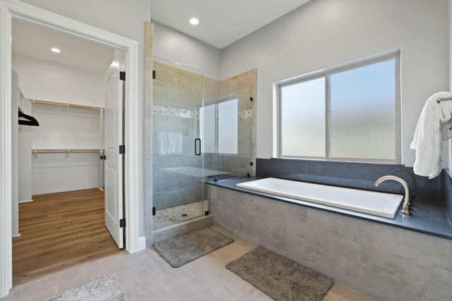 9467 E Jahant Rd, Acampo, CA 95220