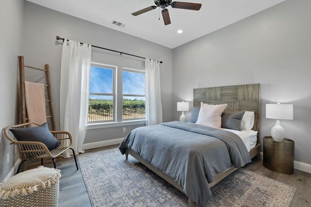 9467 E Jahant Rd, Acampo, CA 95220