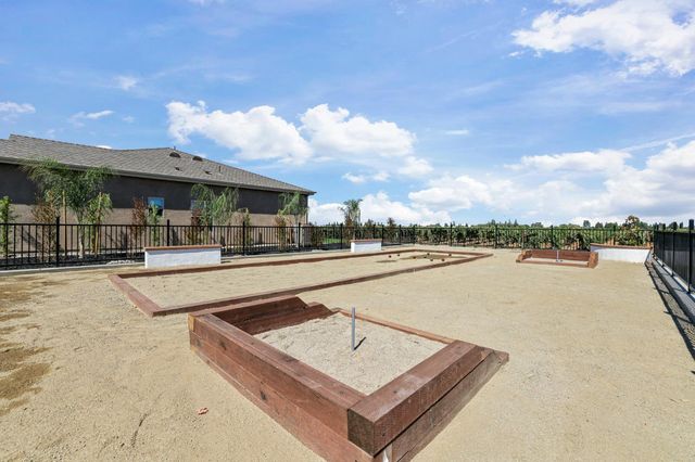 9467 E Jahant Rd, Acampo, CA 95220