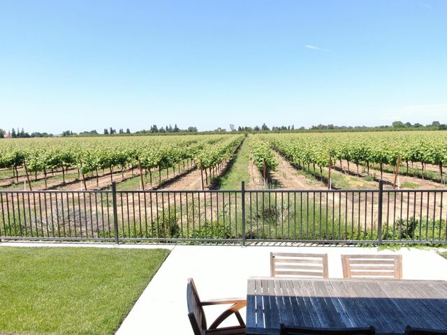 9467 E Jahant Rd, Acampo, CA 95220