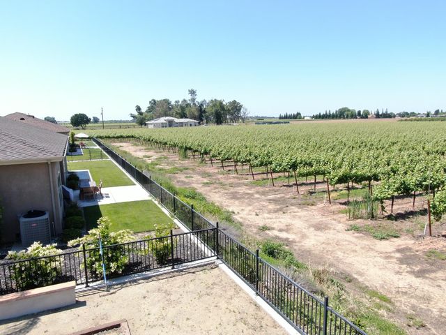9467 E Jahant Rd, Acampo, CA 95220