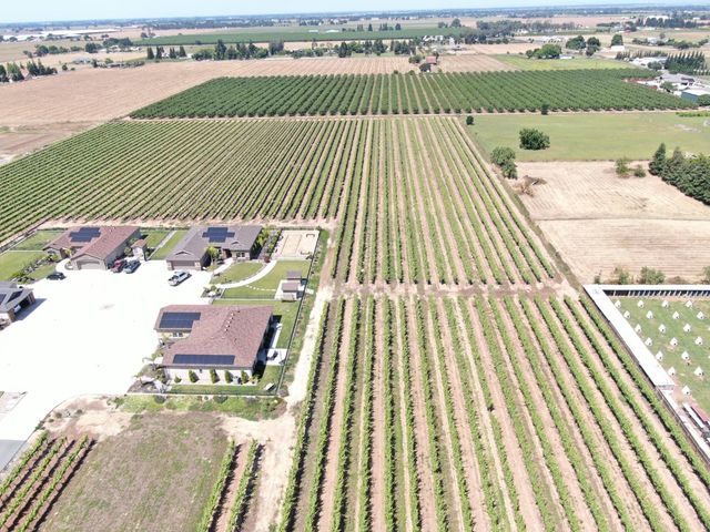 9467 E Jahant Rd, Acampo, CA 95220