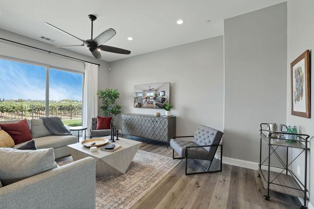 9467 E Jahant Rd, Acampo, CA 95220