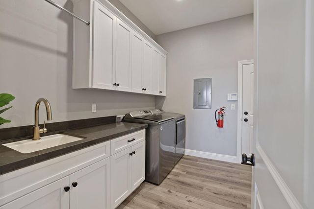 9467 E Jahant Rd, Acampo, CA 95220