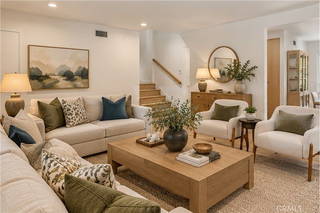 4776 Excelente Drive, Woodland Hills, CA 91364 — photo 2