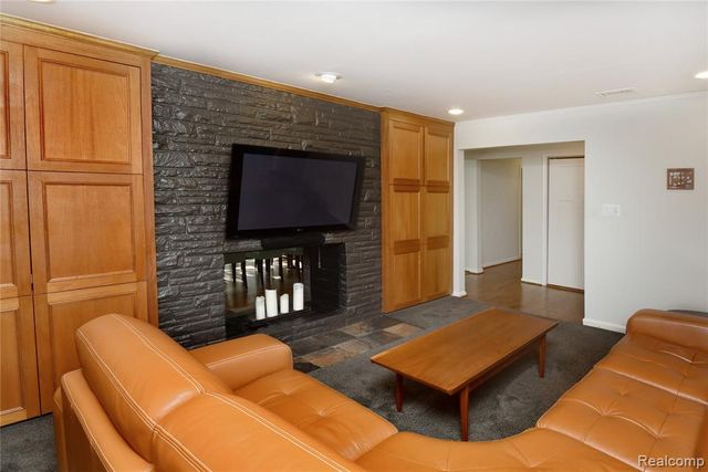 3885 Oakland Drive, Bloomfield Hills, MI 48301