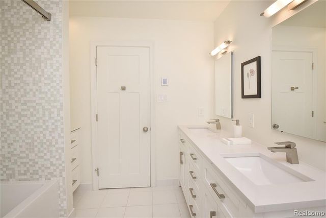3885 Oakland Drive, Bloomfield Hills, MI 48301