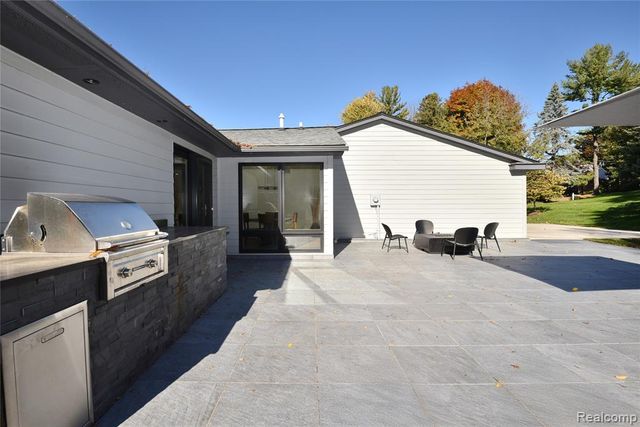 3885 Oakland Drive, Bloomfield Hills, MI 48301