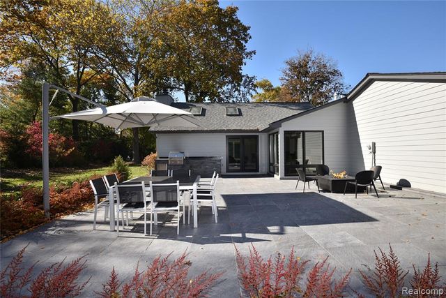 3885 Oakland Drive, Bloomfield Hills, MI 48301
