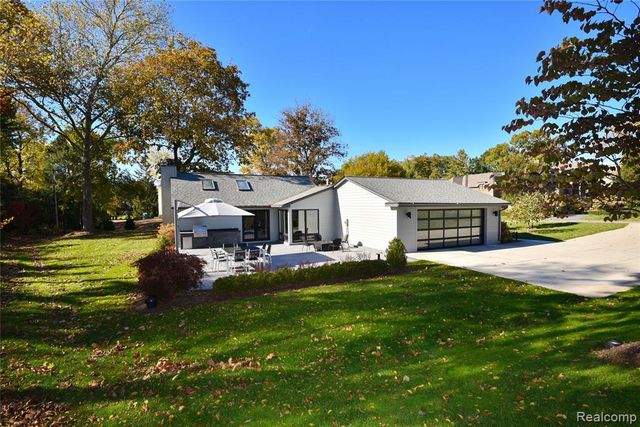 3885 Oakland Drive, Bloomfield Hills, MI 48301