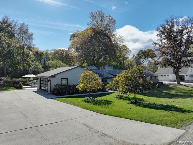 3885 Oakland Drive, Bloomfield Hills, MI 48301
