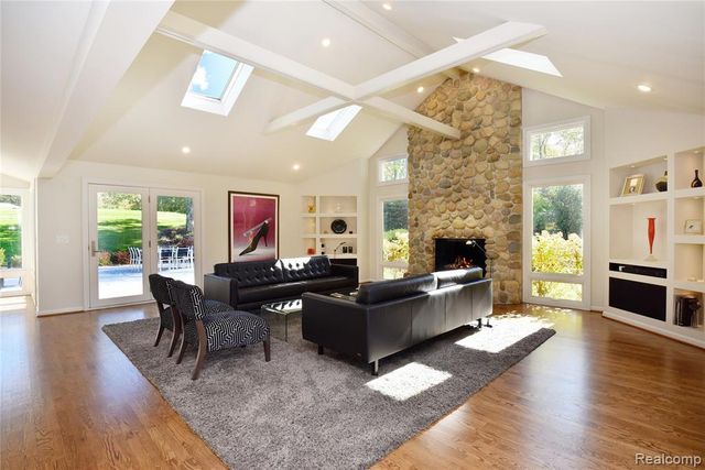 3885 Oakland Drive, Bloomfield Hills, MI 48301