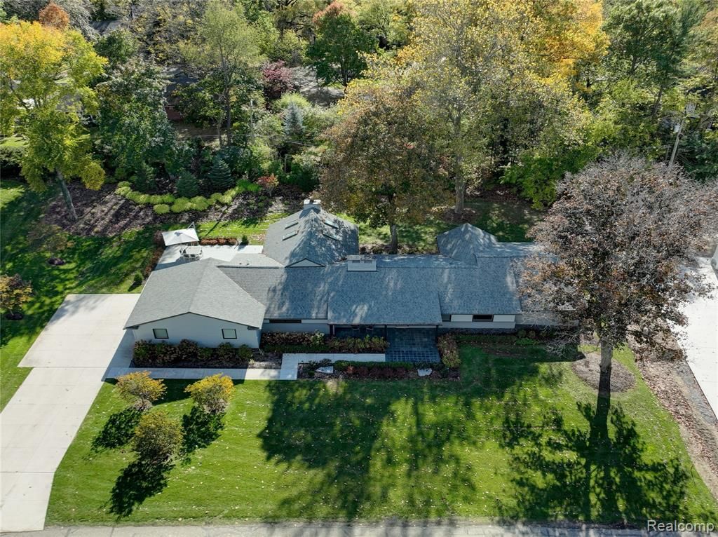 3885 Oakland Drive, Bloomfield Hills, MI 48301