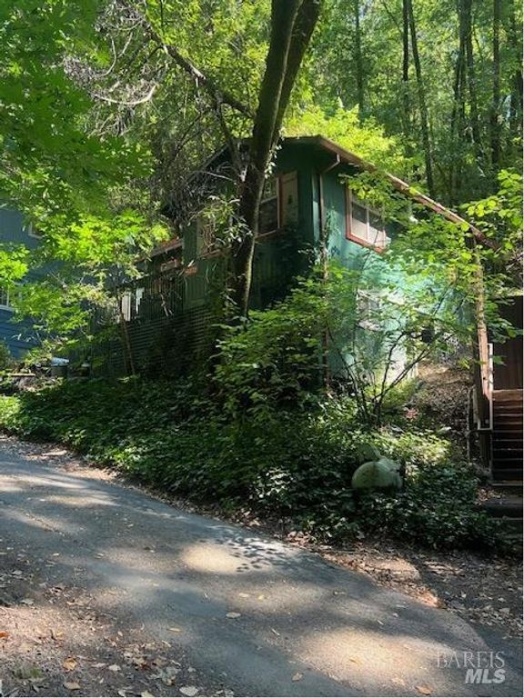 15242 Rio Nido Rd, Guerneville, CA 95446
