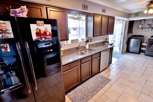 410 Woodland Park Circle, Mary Esther, FL 32569