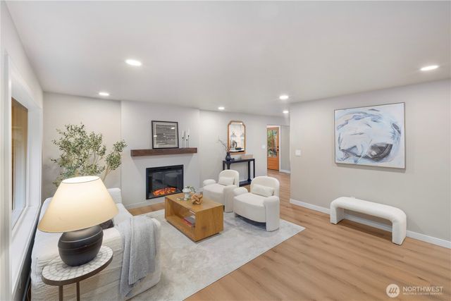 12520 24th Avenue NE, Seattle, WA 98125