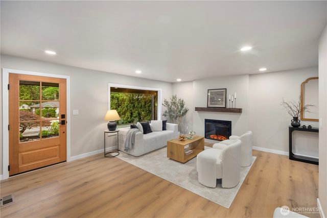 12520 24th Avenue NE, Seattle, WA 98125