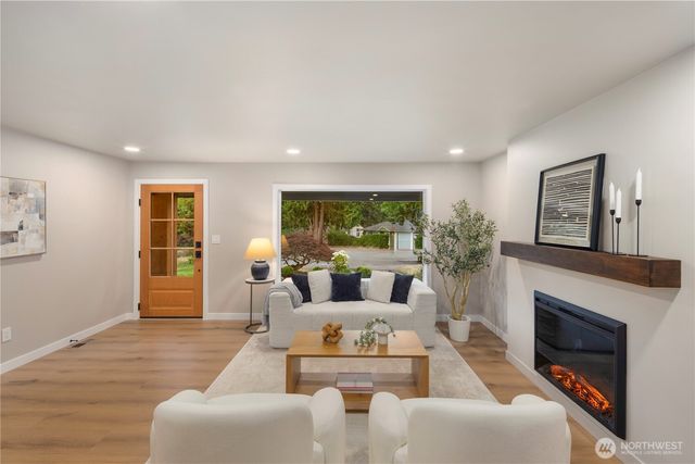 12520 24th Avenue NE, Seattle, WA 98125
