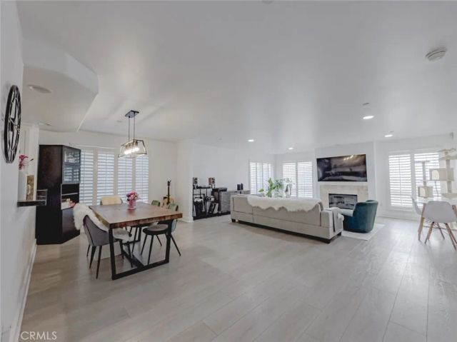 7249 Franklin Avenue 205, Hollywood Hills, CA 90046