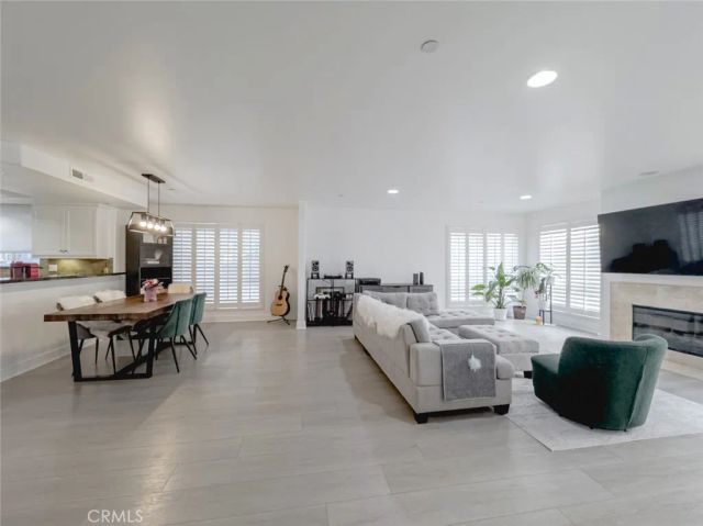 7249 Franklin Avenue 205, Hollywood Hills, CA 90046