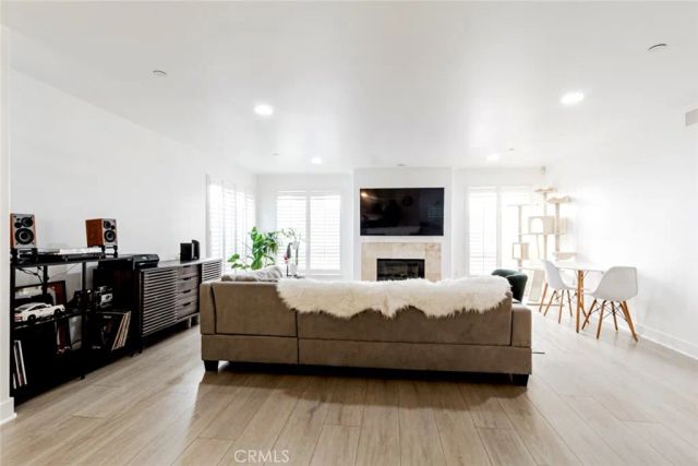 7249 Franklin Avenue 205, Hollywood Hills, CA 90046