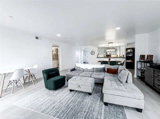 7249 Franklin Avenue 205, Hollywood Hills, CA 90046