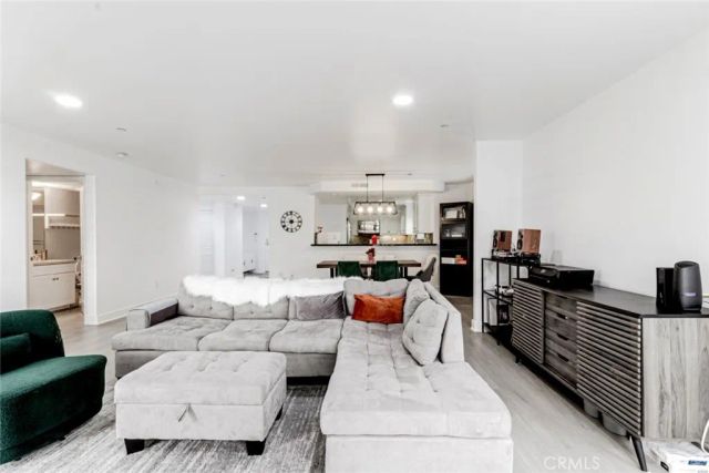 7249 Franklin Avenue 205, Hollywood Hills, CA 90046
