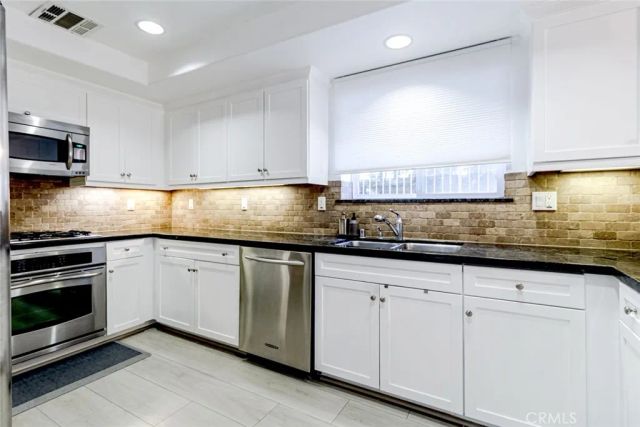 7249 Franklin Avenue 205, Hollywood Hills, CA 90046