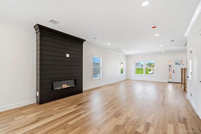 101 Brown Street, Mineola, NY 11501