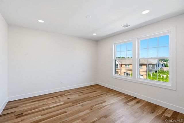 101 Brown Street, Mineola, NY 11501
