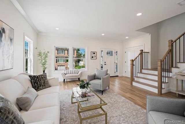 101 Brown Street, Mineola, NY 11501