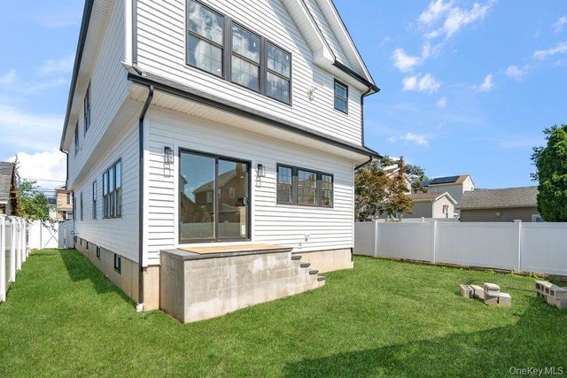 101 Brown Street, Mineola, NY 11501