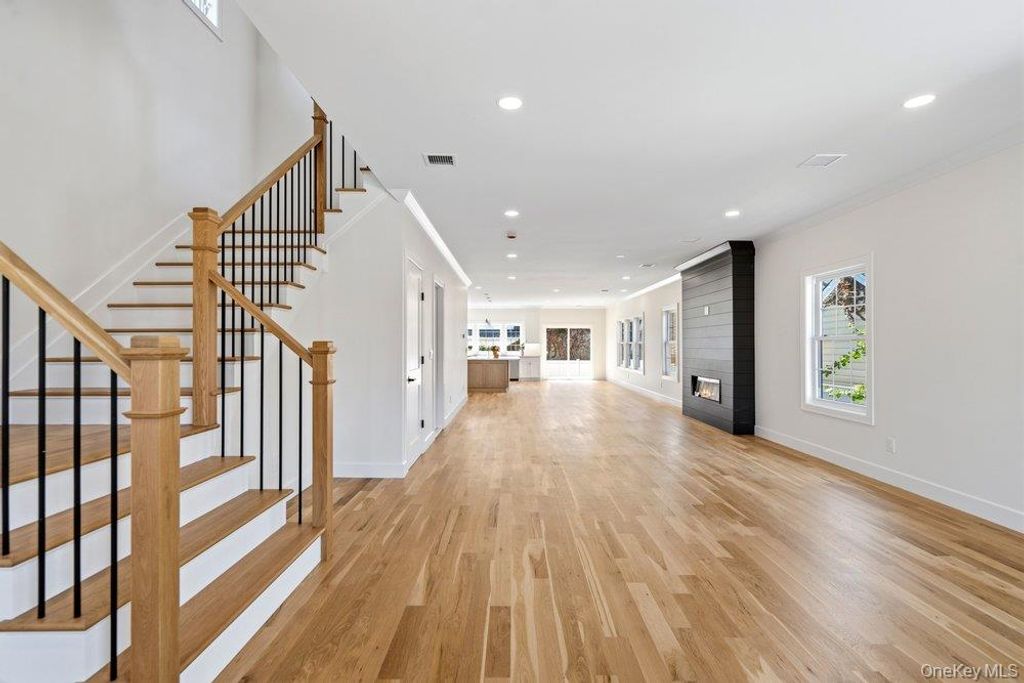 101 Brown Street, Mineola, NY 11501 — photo 3
