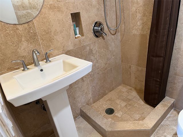 225 Queen Street 19F, Honolulu, HI 96813