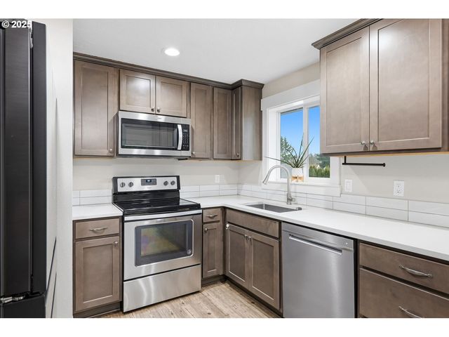 14638 Sw MAY Ct, Sherwood, OR 97140