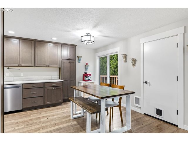 14638 Sw MAY Ct, Sherwood, OR 97140