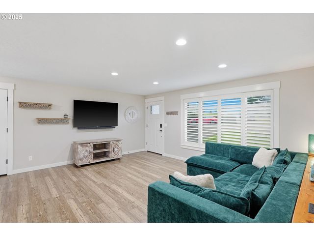 14638 Sw MAY Ct, Sherwood, OR 97140