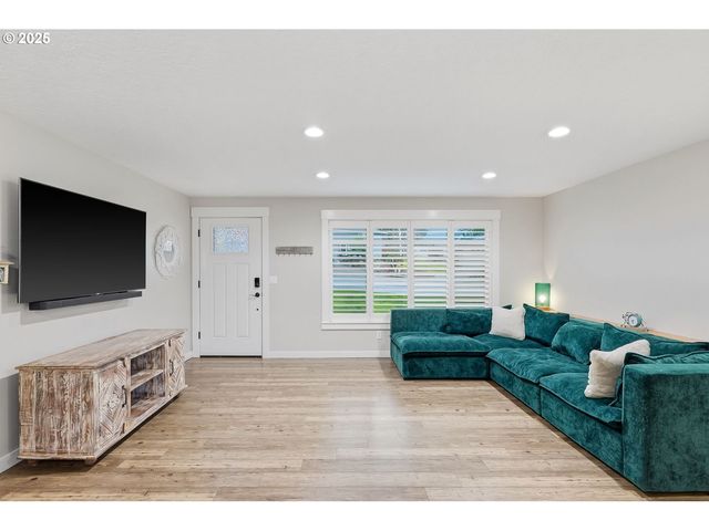 14638 Sw MAY Ct, Sherwood, OR 97140