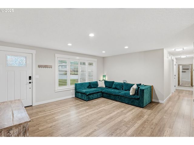 14638 Sw MAY Ct, Sherwood, OR 97140